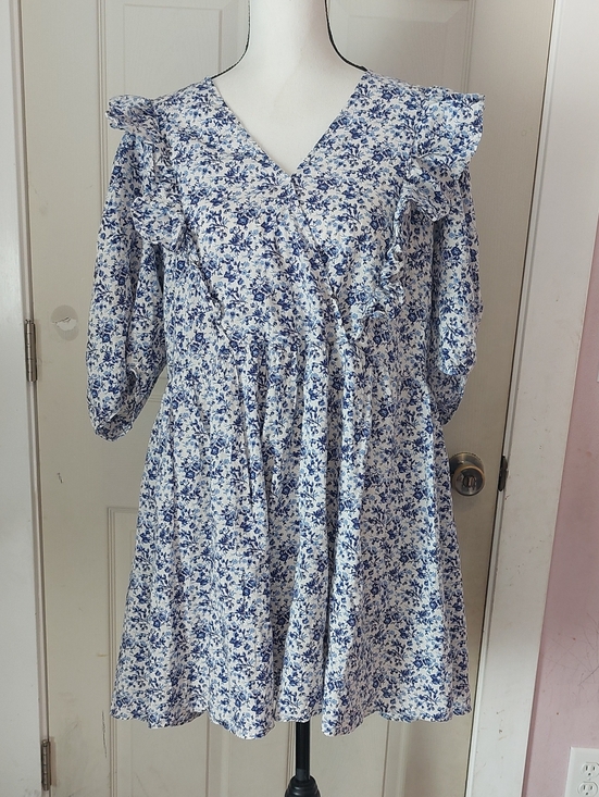 H&M Dresses & Skirts - H&M Blue White Floral Ruffle Faux Wrap Mini Dress Size M Cotton